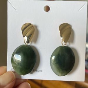 Korean emerald drop earring, gold setting